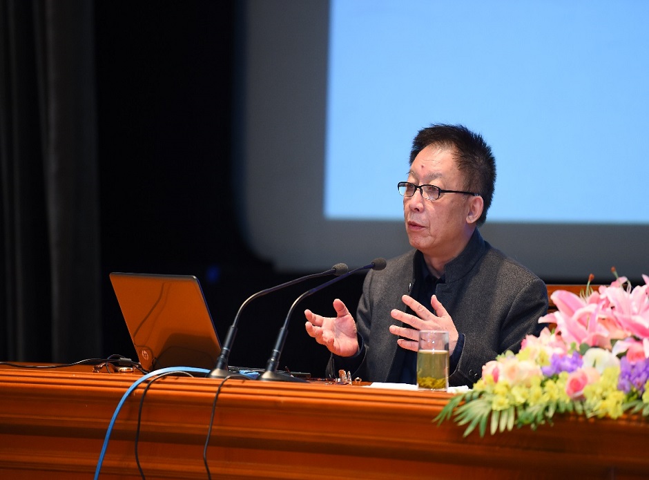 主讲人：：：著名学者易中天先生 - 副本 (3).jpg